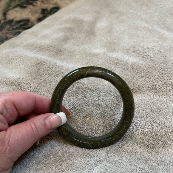 Solid jade bangle. Small wrist size - Picture 4 of 5